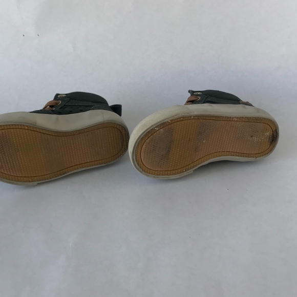 Old Navy Toddler Sneakers - Picture 4 of 8